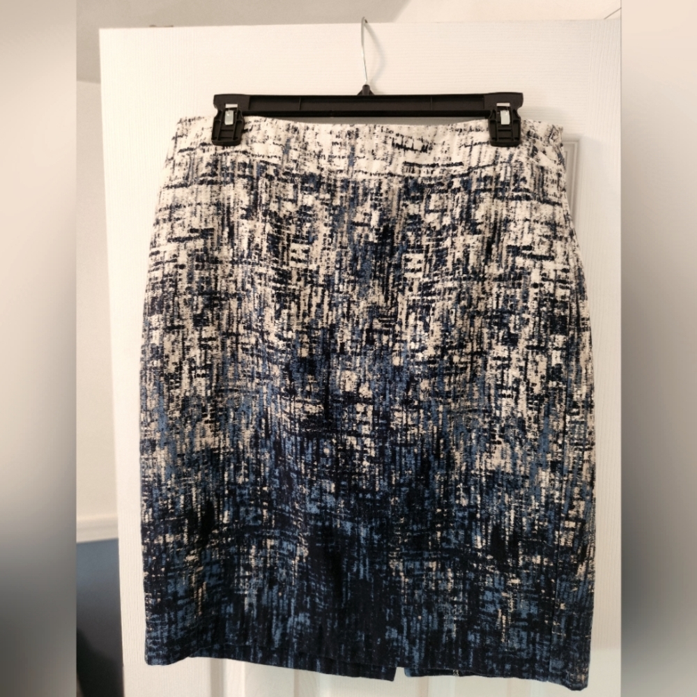 Ann Taylor pencil skirt -Size 6